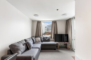 Interior - Cosy Central 1Br With Balcony! (Auckland)