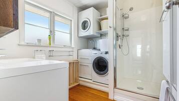 Villa | Bathroom