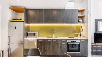 Microondas, horno, placa de cocina, lavavajillas