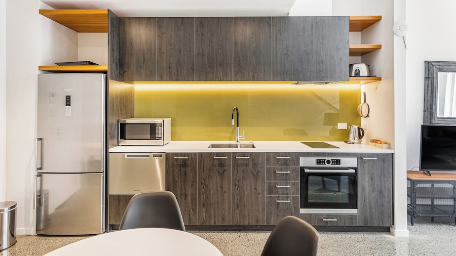 Contemporary 1BR Queen St. Retreat by Zodiak Stays