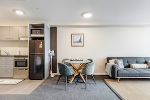 Interior - Zodiak Stays: Cozy CBD 2BR Near Top Dining Spots (Auckland)