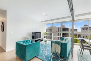 TV - Brand New! Luxe 3BR In Aotea Square I Zodiak Stays (Auckland)