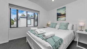 3 bedrooms, iron/ironing board, free WiFi