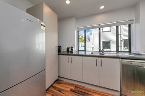 Refrigerador, microondas, horno, lavavajillas