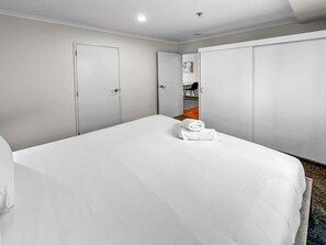 2 bedrooms, iron/ironing board, free WiFi