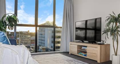 2BR Newmarket Retreat near Broadway: Zodiak Stays