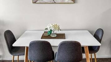 Apartment | In-room dining
