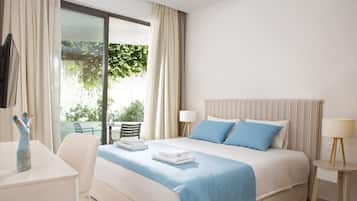 4 bedrooms, in-room safe, iron/ironing board, free WiFi