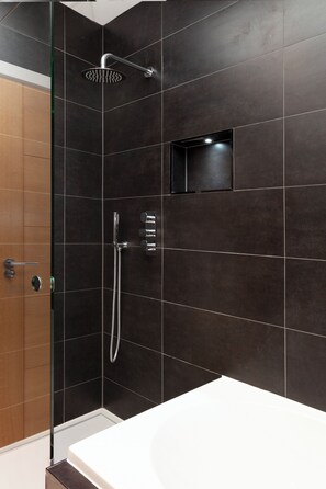 Deluxe House | Bathroom