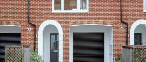 Mặt tiền nơi lưu trú