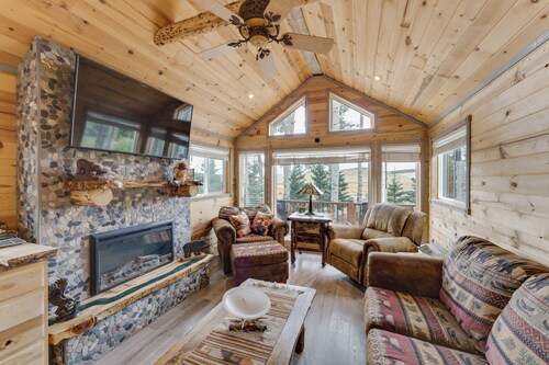Mountain Views: Cabin in Fort Garland Near Hiking