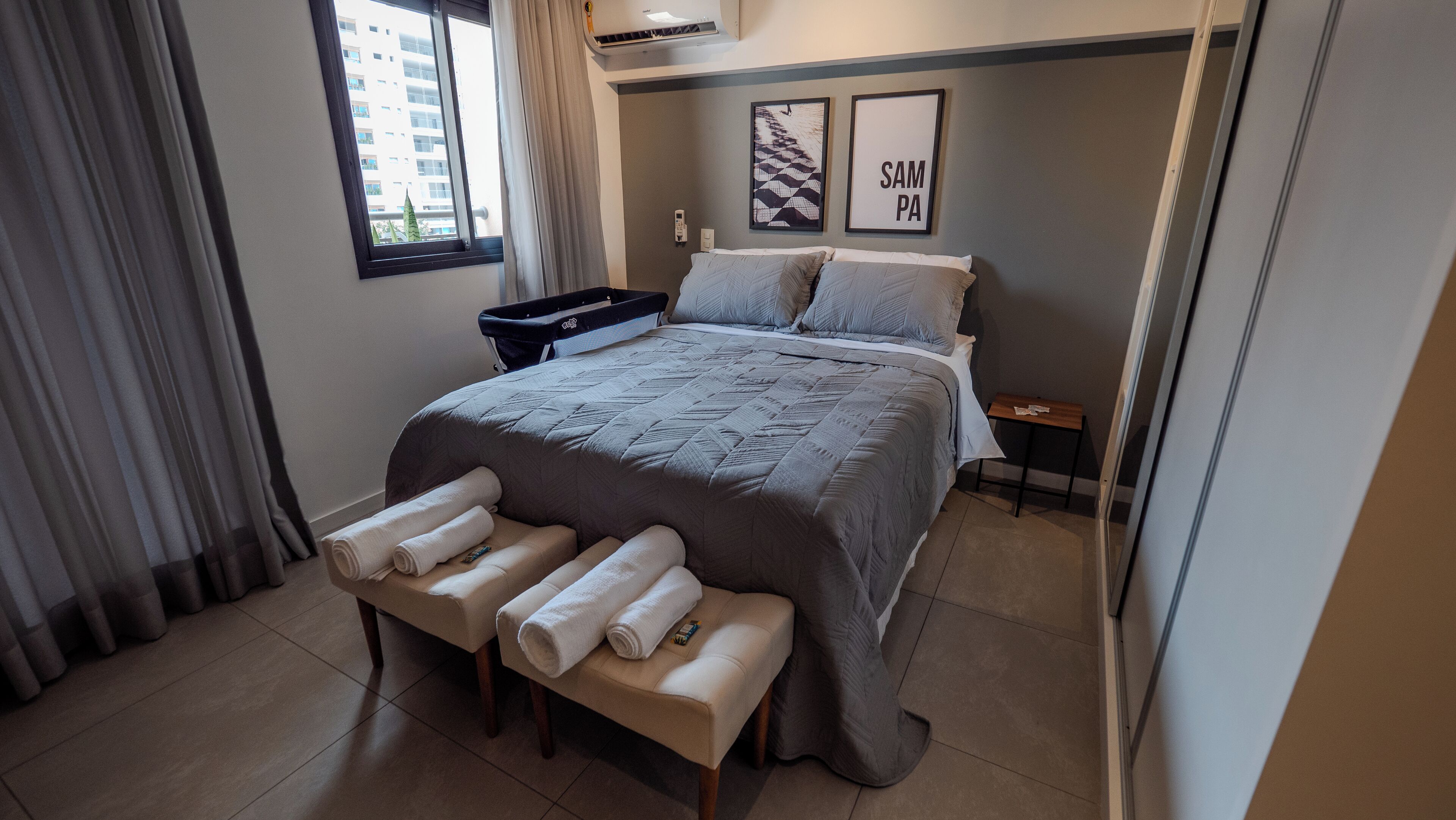 1 slaapkamer, een strijkplank/strijkijzer, reisbedje, gratis wifi