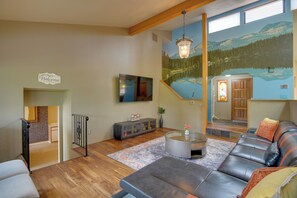 Interior - Pet-Friendly Auburn Home on 3 Acres (Auburn)