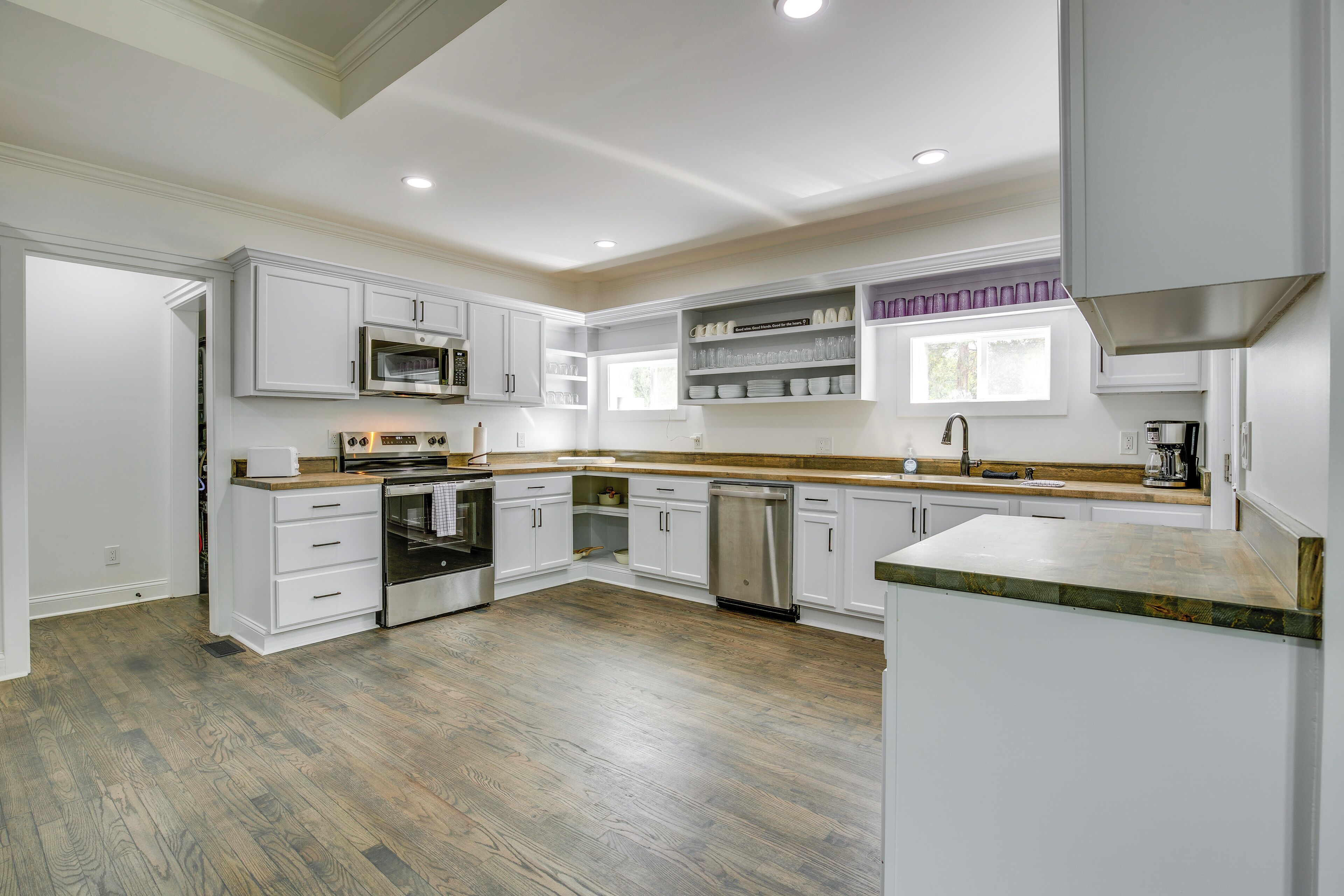 Fridge, microwave, dishwasher, coffee/tea maker