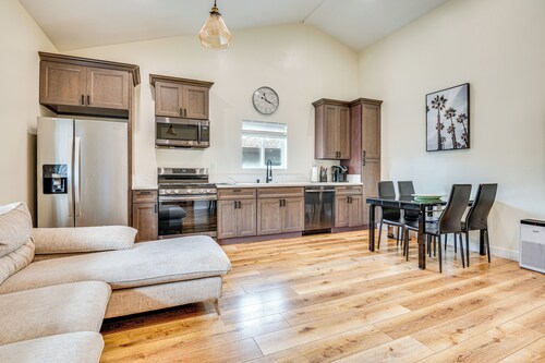 10 Mi to Dtwn LA: Cat-Friendly Rosemead Cottage