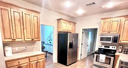 Family Friendly - <1 Mile to Campus