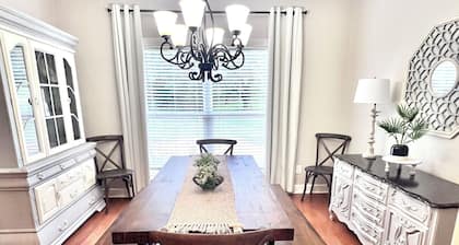 Family Friendly - <1 Mile to Campus