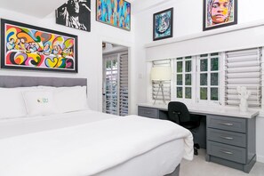 1 slaapkamer, een bureau, een strijkplank/strijkijzer, wifi