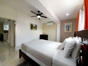 1 chambre, fer et planche à repasser, lit parapluie, Wi-Fi