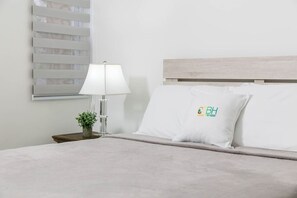 2 bedrooms, desk, iron/ironing board, WiFi