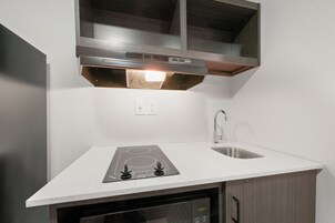 Studio, 1 Queen Bed, Non Smoking | Private kitchenette | Full-size fridge, microwave, stovetop