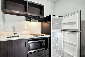 Studio, 1 Queen Bed, Non Smoking | Private kitchenette | Full-size fridge, microwave, stovetop