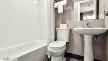 Studio, 1 Queen Bed, Non Smoking | Bathroom | Combined shower/tub, towels, toilet paper