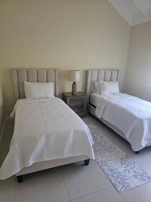 3 makuuhuonetta, vauvan matkasänky, Wi-Fi