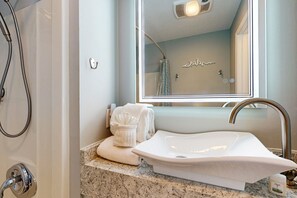 Hair dryer, towels - Coastal condo with ocean views, grilling area, and balcony (North Myrtle Beach)