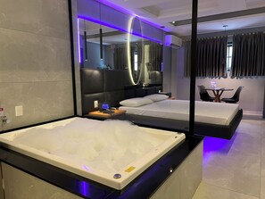 Deluxe-Doppelzimmer, 1 Queen-Bett, Whirlpool (Hidro Premium) | Unterkunftsgelände