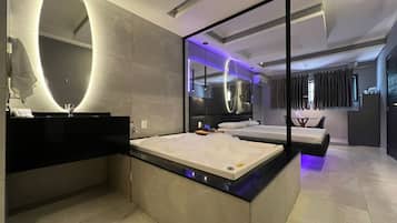 Chambre Double Deluxe, 1 grand lit, bain à remous (Hidro Premium)
