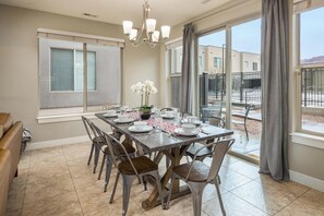 Casa familiar, vistas a la montaña | Servicio de comidas en la habitación