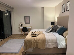 3 soverom, skrivebord, strykejern/-brett og wi-fi