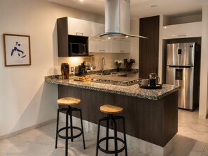Fridge, microwave, oven, stovetop - Designer 3 BedRoom / Daily Cleaning (Guadalajara)