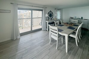 Dining - Spacious - penthouse beach condo with balcony, W/D, pools, gym, sauna & AC (Ocean City)