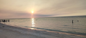 Beach - Garden, Air, 1 Block to Beach, Kitchenette, C4 (Holbox)