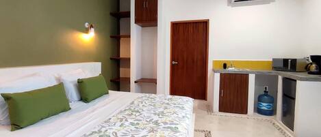 1 bedroom, iron/ironing board, WiFi (free), bed sheets