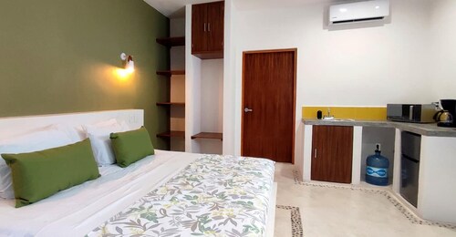 1 Block to Beach, Garden, Air, Kitchenette, C4