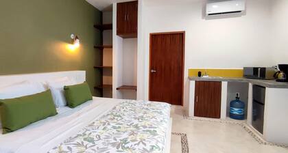 1 Block to Beach, Garden, Air, Kitchenette, C4
