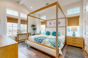 3 bedrooms, iron/ironing board, Internet, bed sheets - Gorgeous family beach home with balcony and wonderful amenities (Port Aransas)