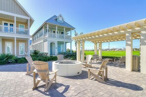 Terrace/patio - Gorgeous family beach home with balcony and wonderful amenities (Port Aransas)