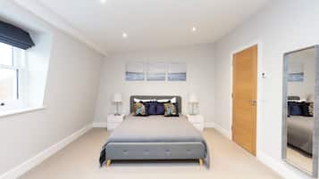 4 bedrooms, iron/ironing board, free WiFi