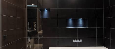 Casa Deluxe | Baño | Amenidades de baño gratuitas y secadora de cabello