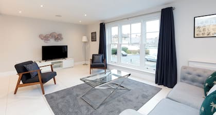 Stunning Central Windsor Town House