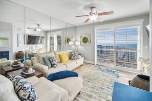 Smart TV - PCB condo with gulf views, HEATED pools, hot tub, tiki bar & more! small dog ok (Panama City Beach)