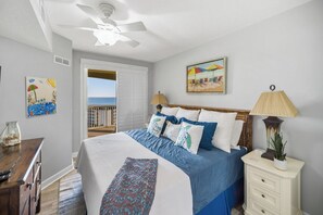 2 bedrooms, iron/ironing board, travel cot, free WiFi - PCB condo with gulf views, HEATED pools, hot tub, tiki bar & more! small dog ok (Panama City Beach)