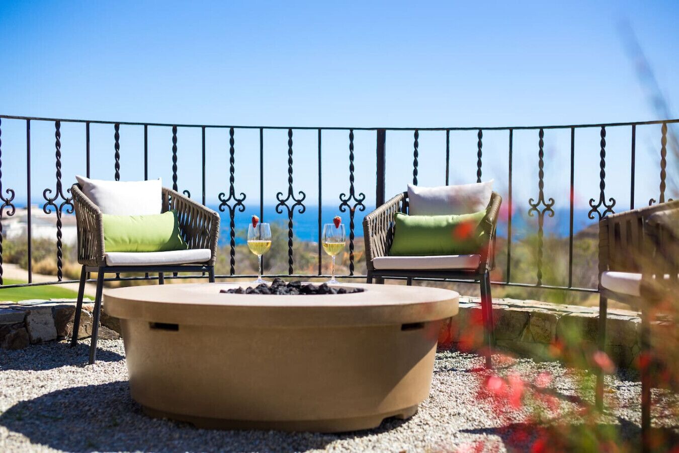 المنطقة المحيطة بالمنشأة