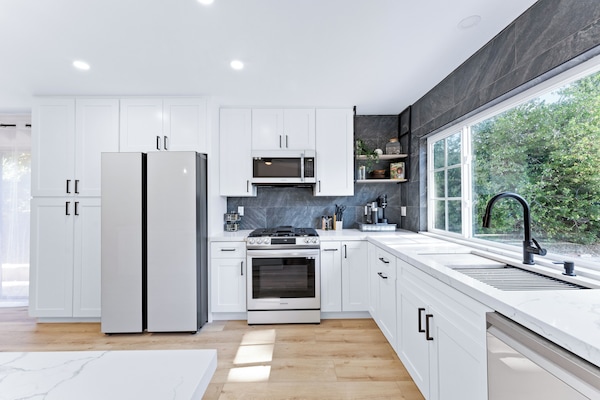 Micro-ondes, four, plaque de cuisson, lave-vaisselle