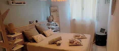 3 bedrooms, desk, travel cot, WiFi