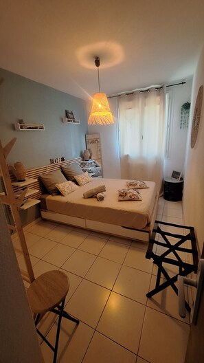 3 bedrooms, desk, travel crib, WiFi - Central apartment with parking (Carcassonne)